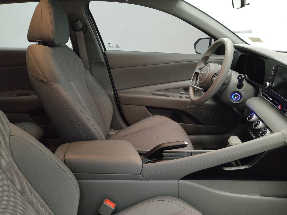 Used 2021 Hyundai Elantra SE FWD image 21