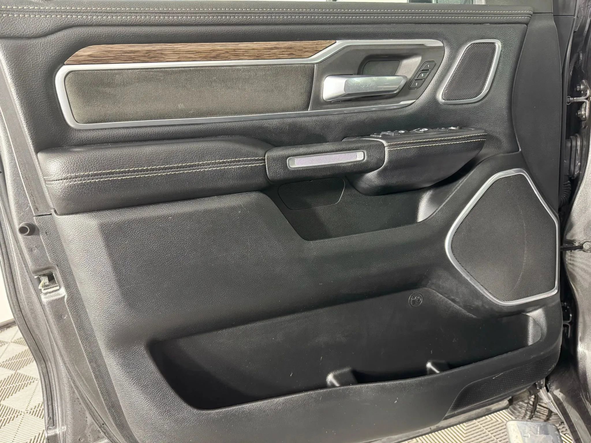 Used 2020 RAM 1500 Laramie image 39