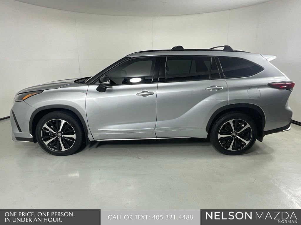 Used 2022 Toyota Highlander XSE FWD image 9