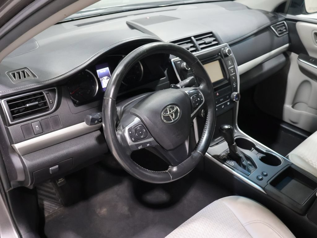 Used 2015 Toyota Camry SE FWD image 14