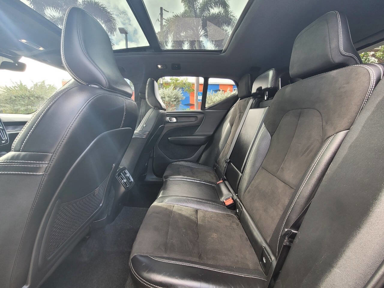 Used 2019 Volvo XC40 T5 R-Design image 13