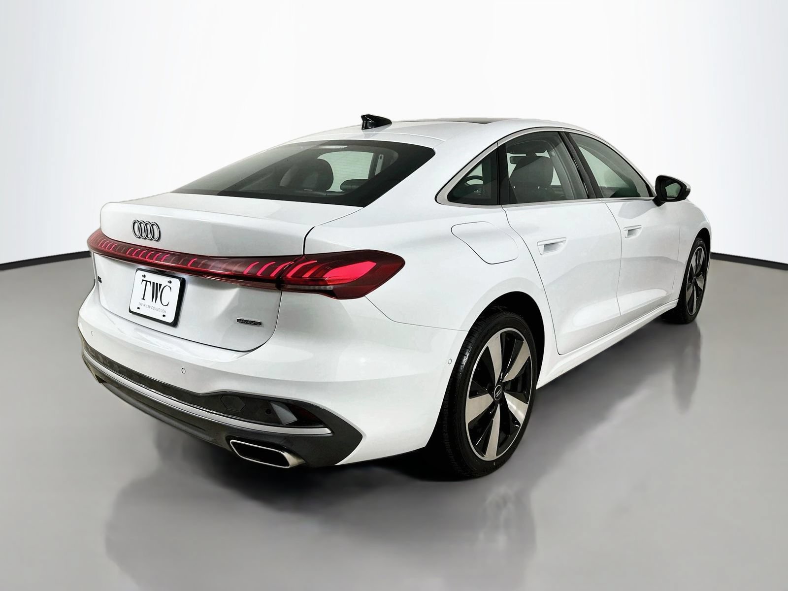 Used 2025 Audi A5 2.0T Premium Plus w/ Premium Plus AWD/4WD image 5
