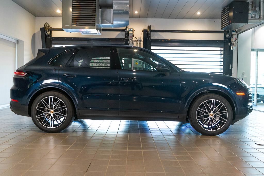 Certified 2024 Porsche Cayenne AWD/4WD image 10