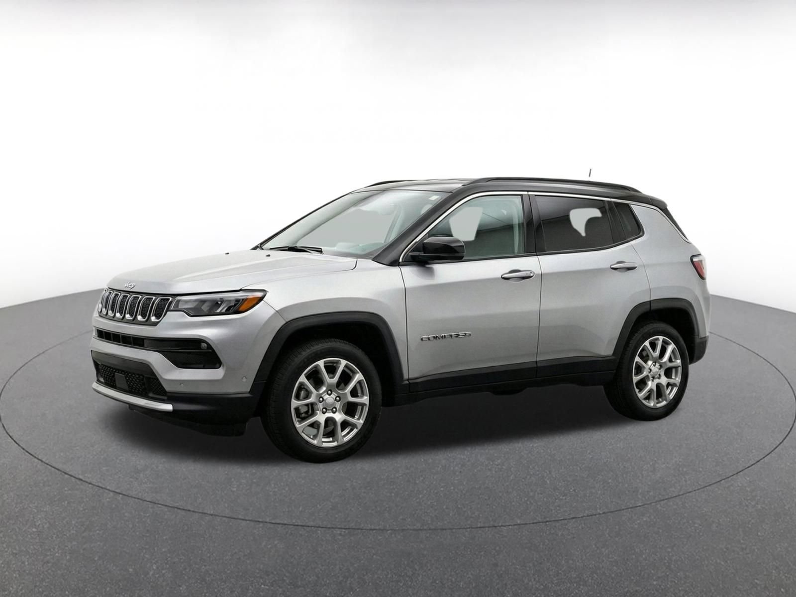 Used 2025 Jeep Compass Limited AWD/4WD image 3