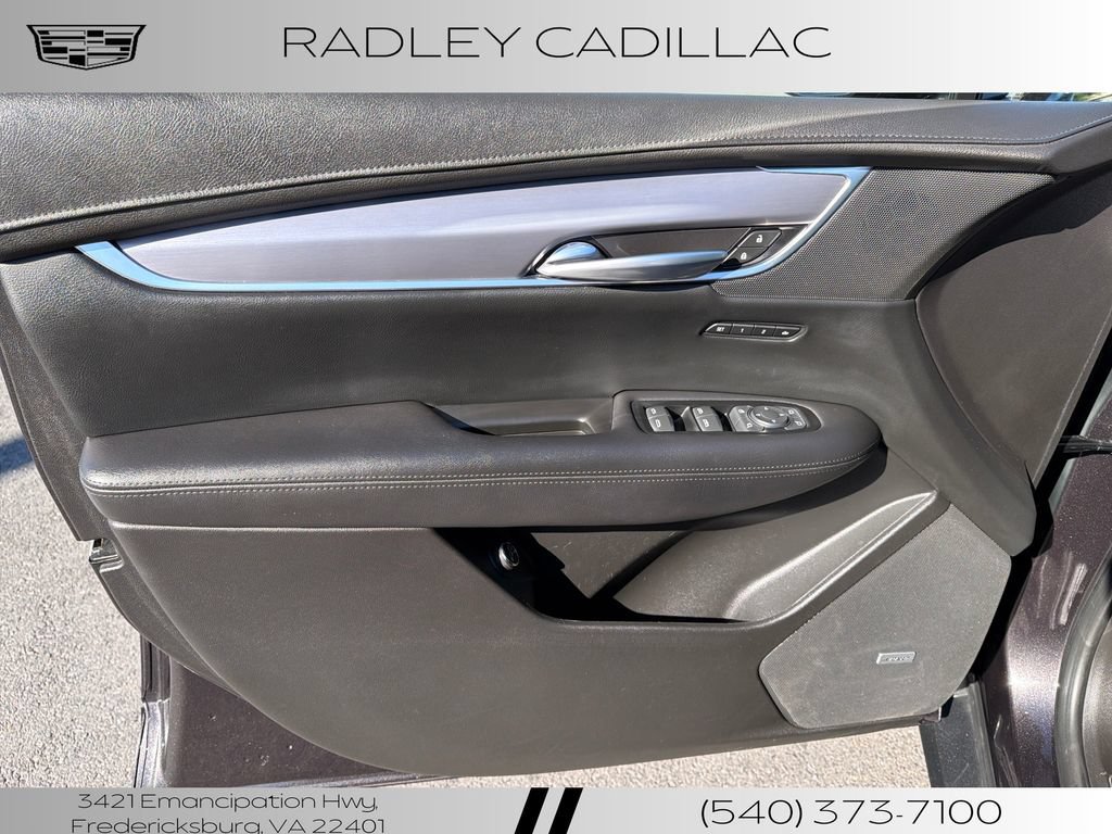 Used 2018 Cadillac XT5 Luxury w/ Driver Awareness Package FWD image 3