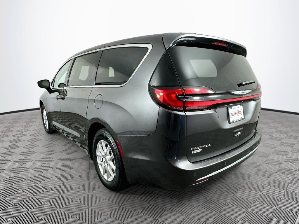 Certified 2023 Chrysler Pacifica Touring-L FWD image 7