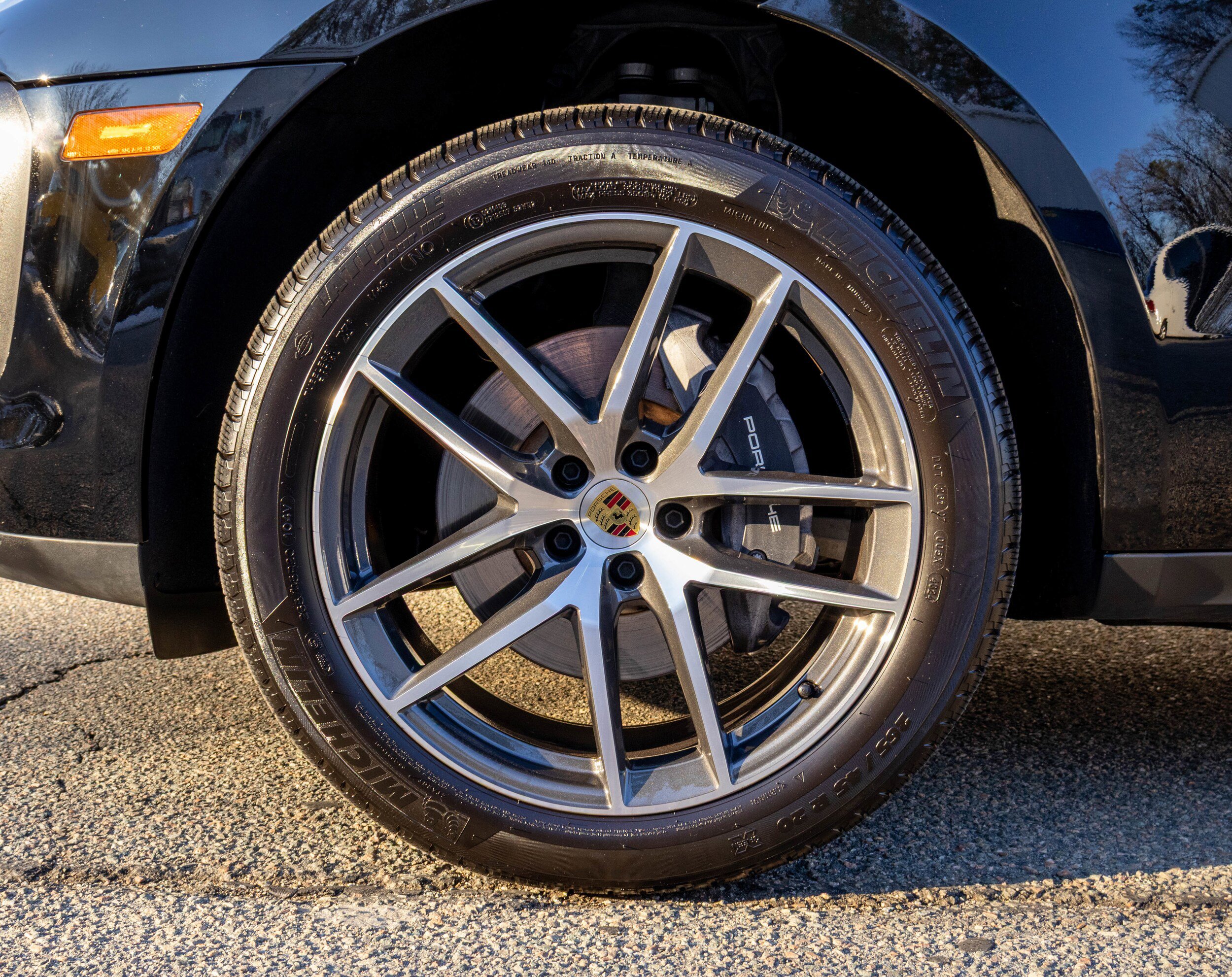 Certified 2025 Porsche Macan AWD/4WD image 14