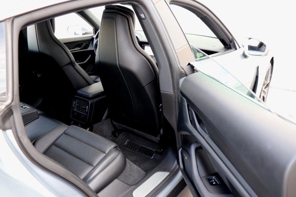 Used 2020 Porsche Taycan 4S image 28