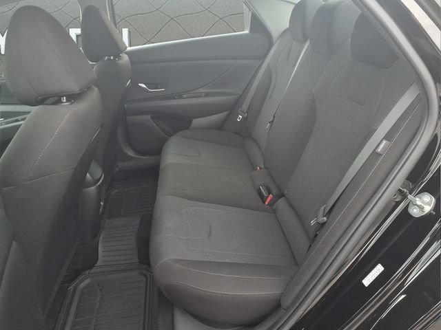 Used 2024 Hyundai Elantra SE FWD image 13