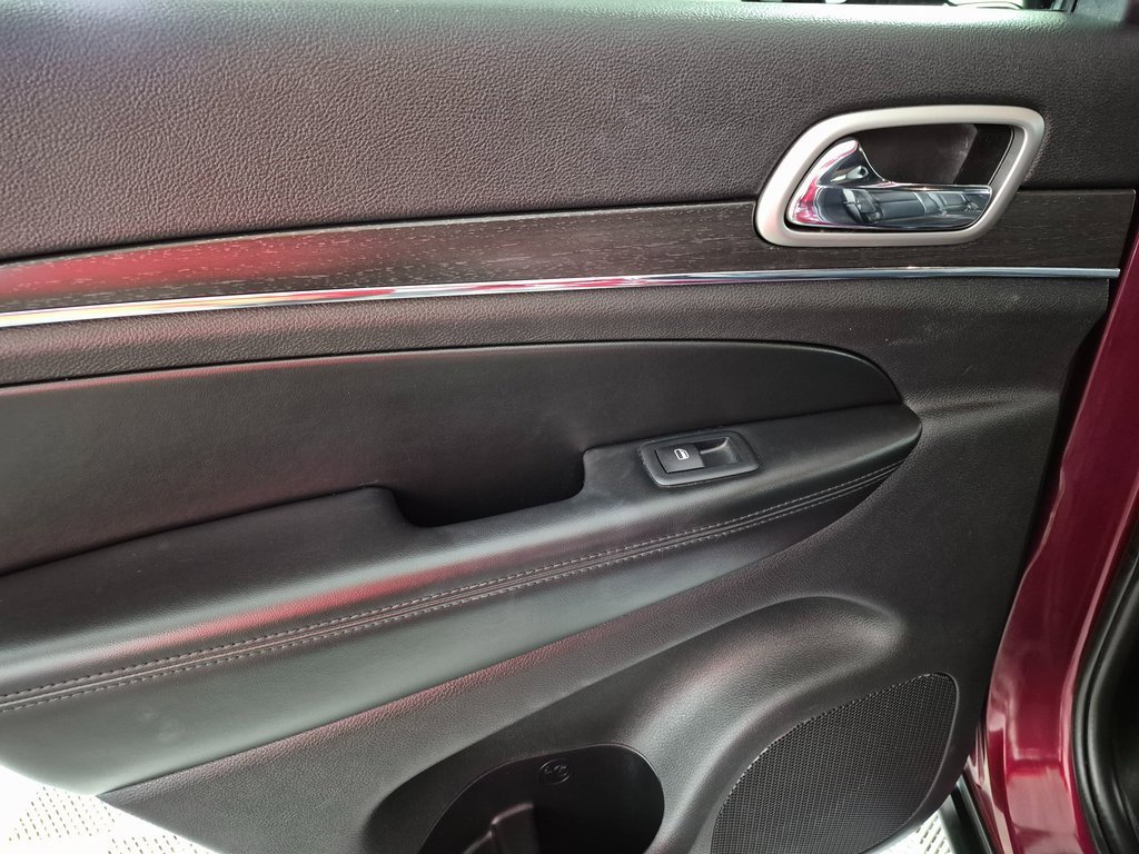 Used 2018 Jeep Grand Cherokee Limited image 14