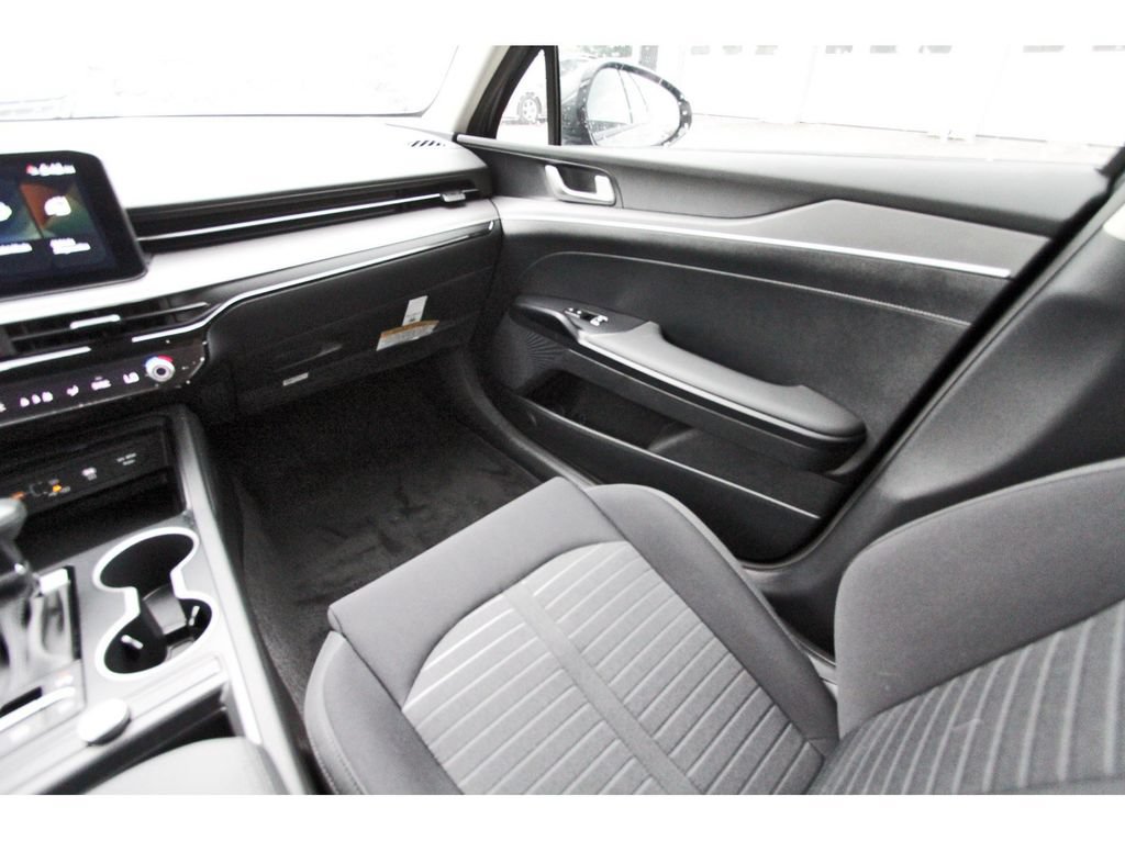 New 2026 Kia K5 LXS FWD image 9