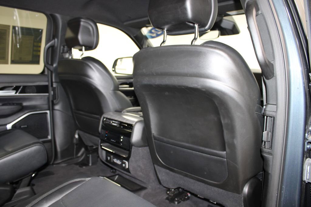 Used 2024 Jeep Wagoneer Series III AWD/4WD image 32