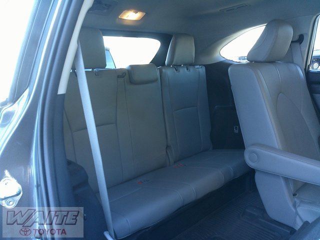 Used 2023 Toyota Highlander Limited image 35