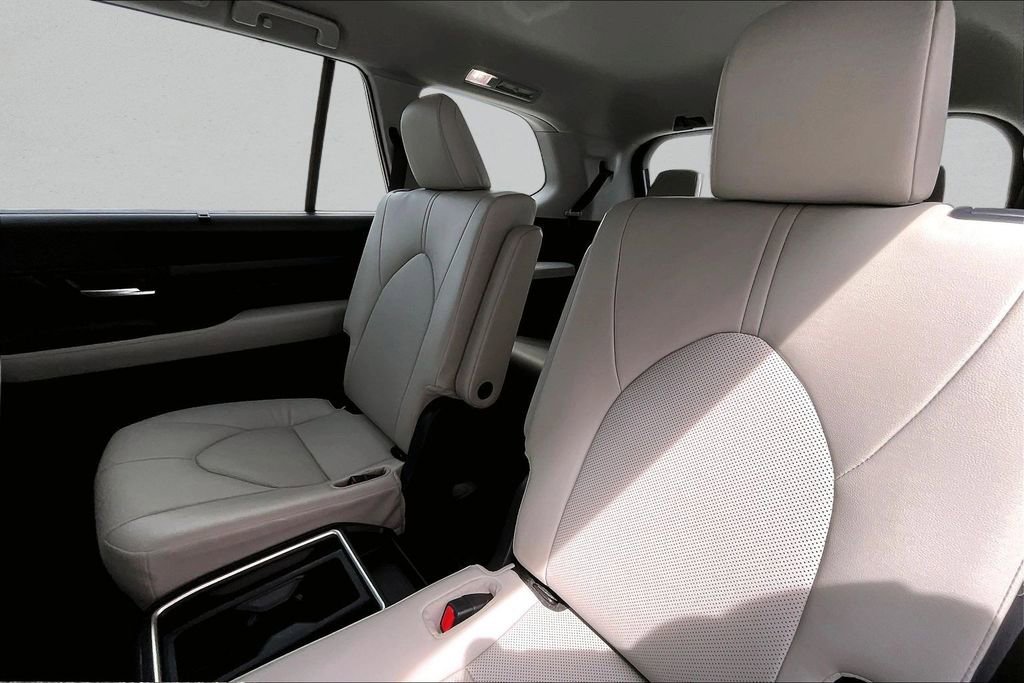 Certified 2025 Toyota Grand Highlander FWD image 22
