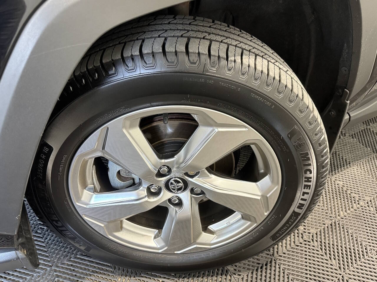 Used 2020 Toyota RAV4 Limited AWD/4WD image 51