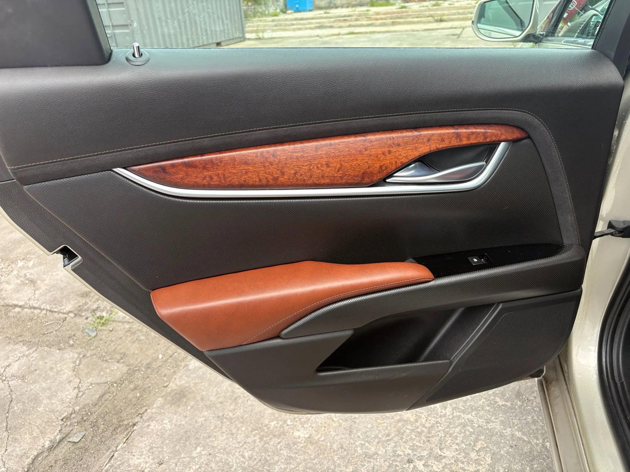 Used 2015 Cadillac XTS Luxury image 12