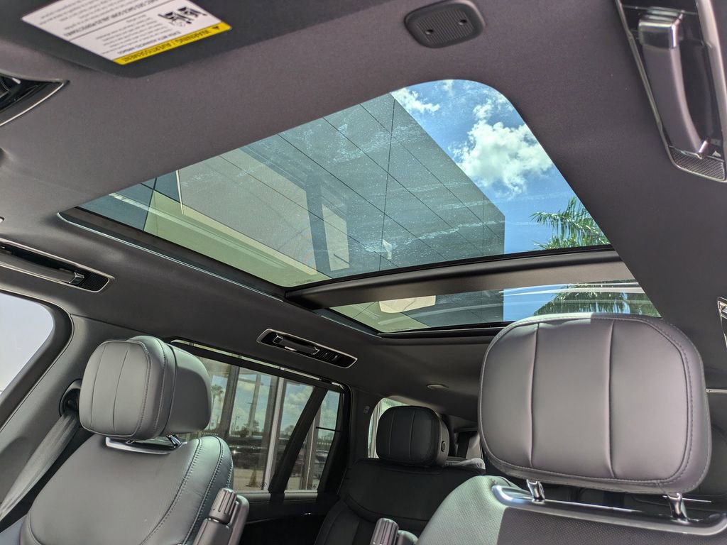 New 2025 Land Rover Range Rover Long Wheelbase SE AWD/4WD image 20