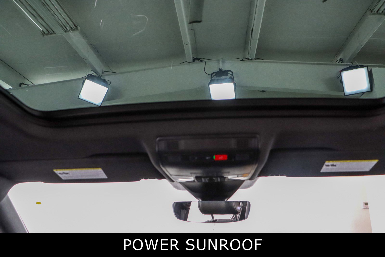 Used 2022 Volkswagen Tiguan SE R-Line image 20