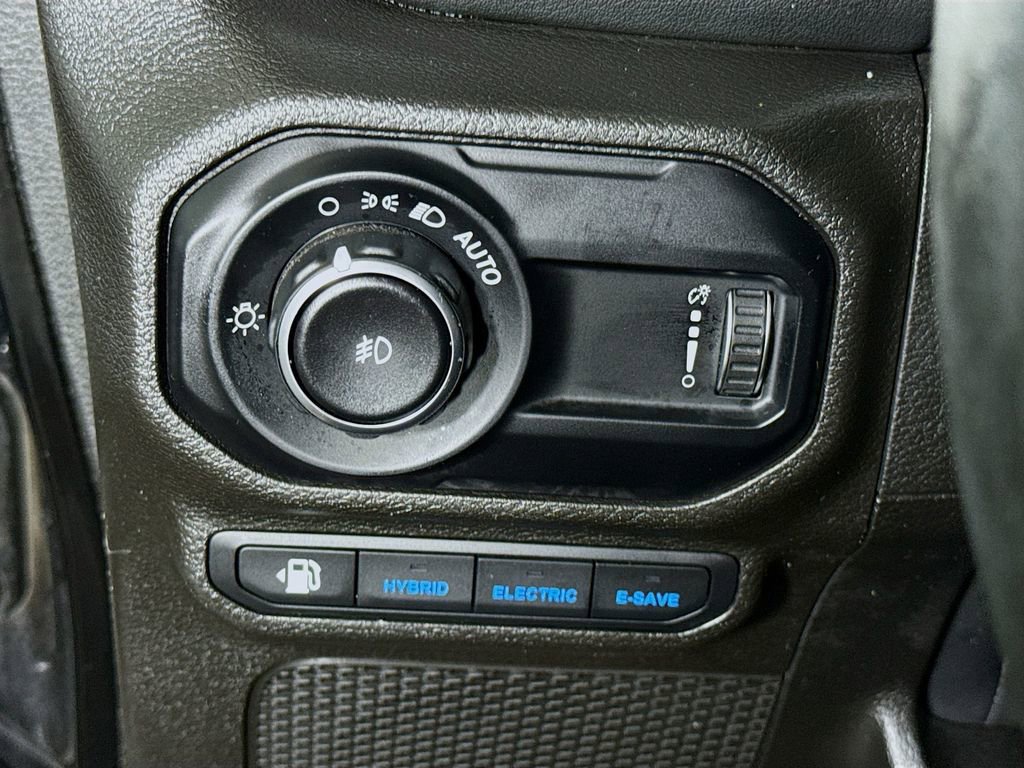 Used 2023 Jeep Wrangler Unlimited Sahara w/ Cold Weather Group AWD/4WD image 19