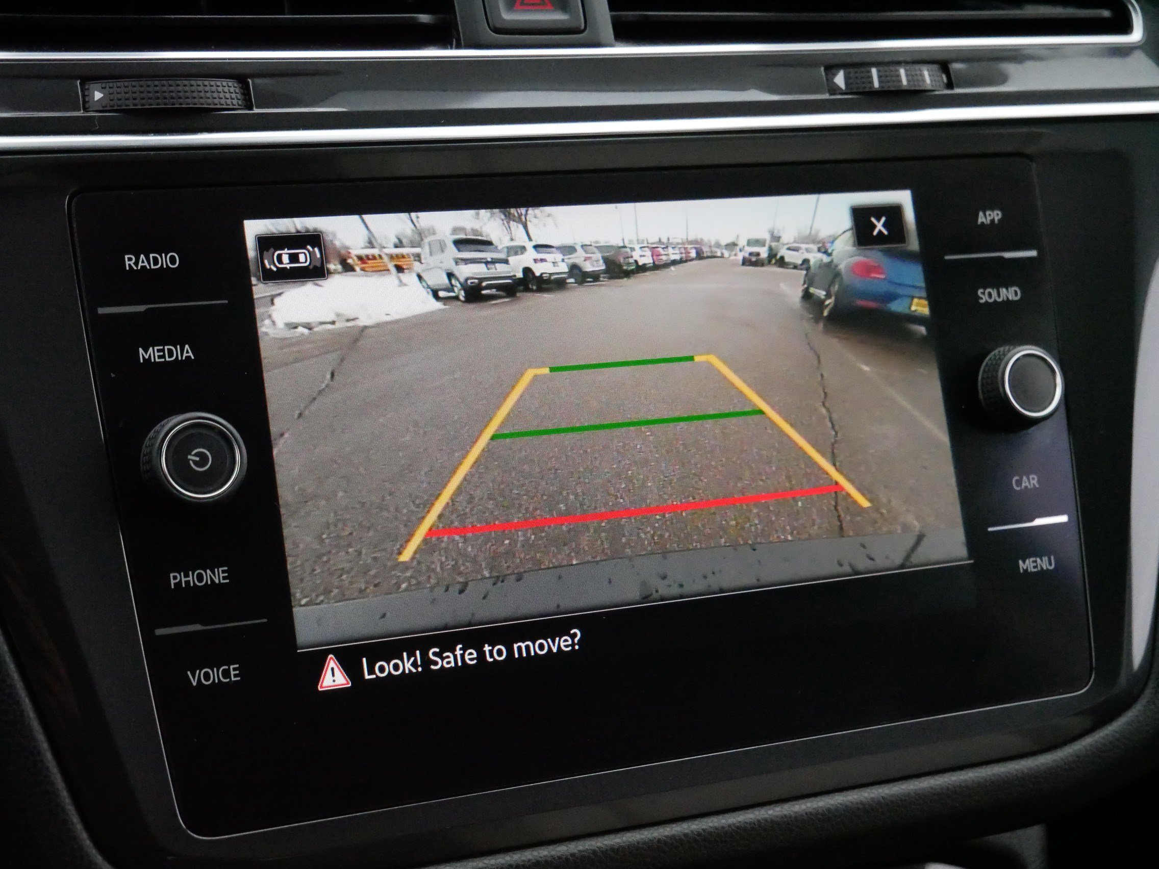 Used 2021 Volkswagen Tiguan SE w/ Panoramic Sunroof Package image 30