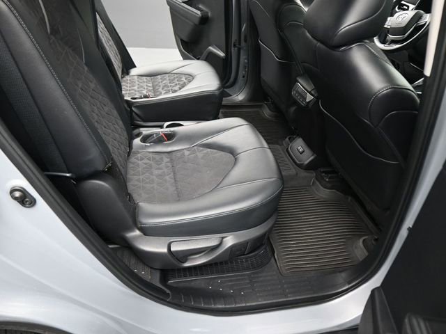 Used 2024 Toyota Highlander XLE image 16