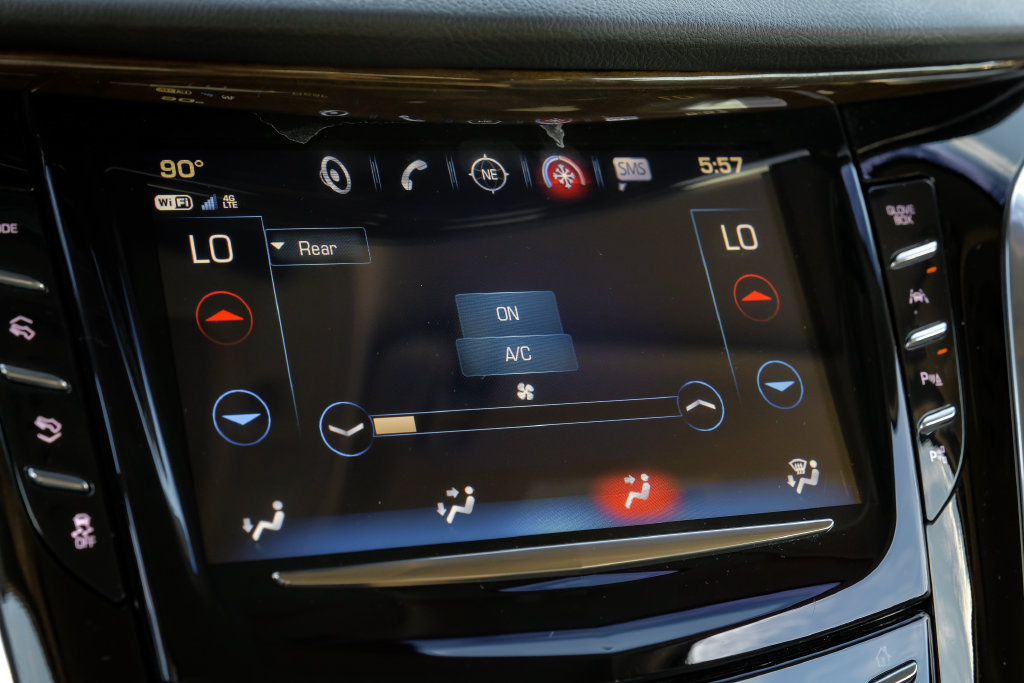 Used 2018 Cadillac Escalade Luxury AWD/4WD image 28