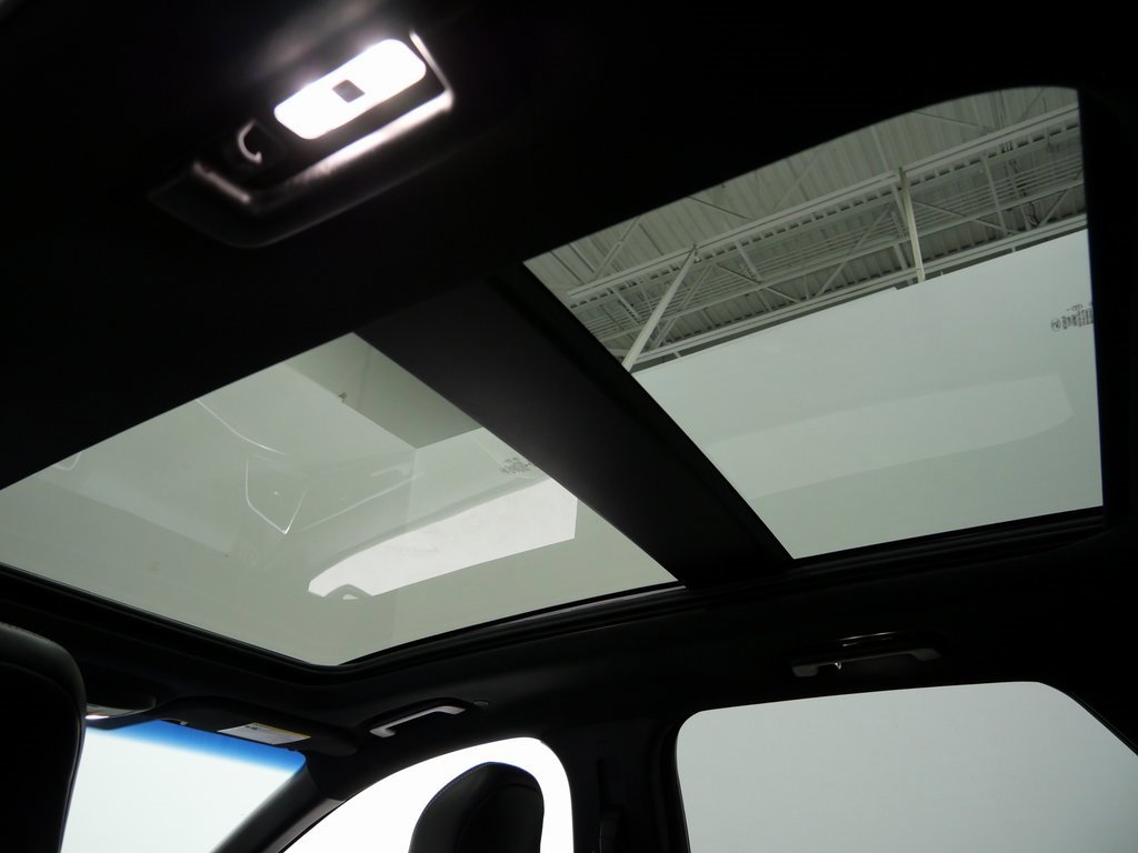 Used 2019 Ford Edge ST w/ Equipment Group 401A image 4