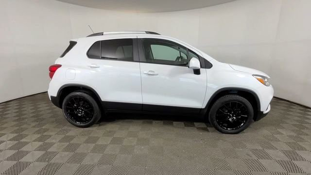 Used 2022 Chevrolet Trax LT w/ Driver Confidence Package AWD/4WD image 3