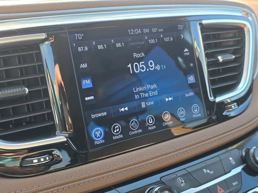 Used 2017 Chrysler Pacifica Limited image 31