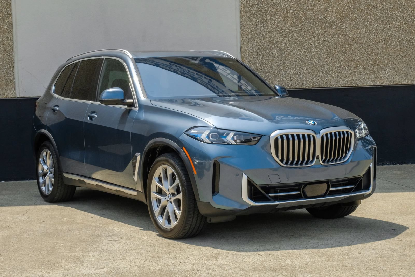 Used 2024 BMW X5 sDrive40i w/ Premium Package RWD image 6