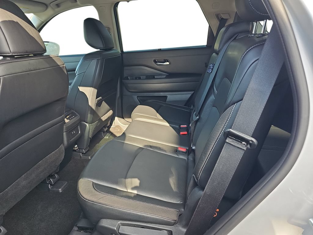Used 2023 Nissan Pathfinder SL w/ Black Appearance Package FWD image 14
