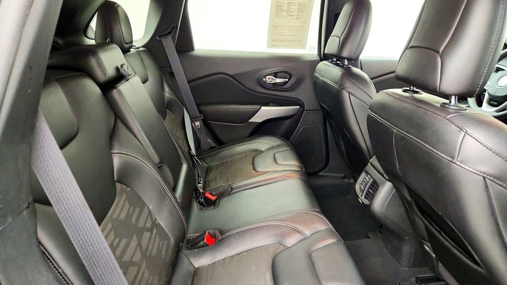Used 2022 Jeep Cherokee Latitude AWD/4WD image 21