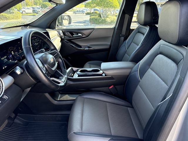 Used 2025 Chevrolet Equinox LT w/ Convenience Package II FWD image 9