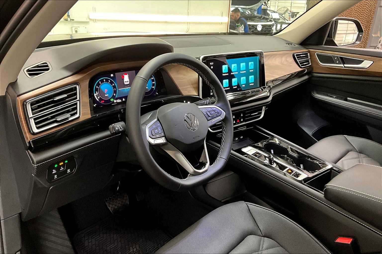 New 2026 Volkswagen Atlas SE image 8