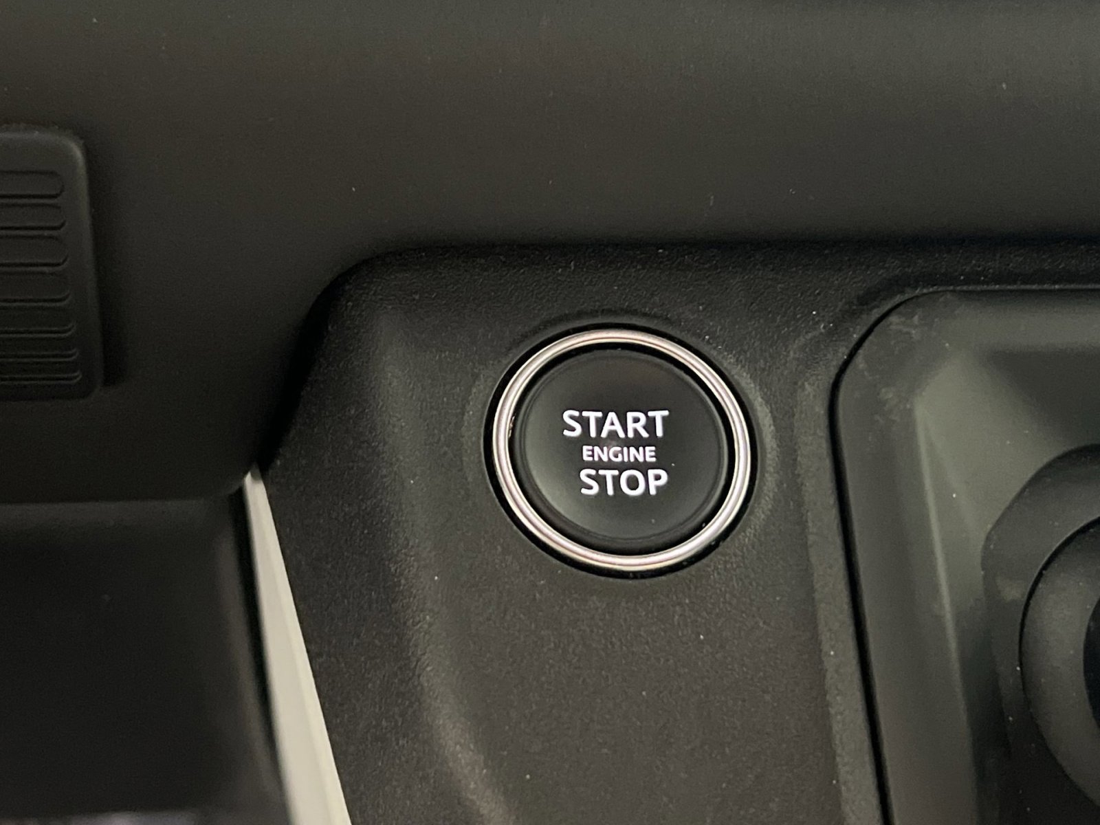 Used 2025 Land Rover Defender 110 S image 34