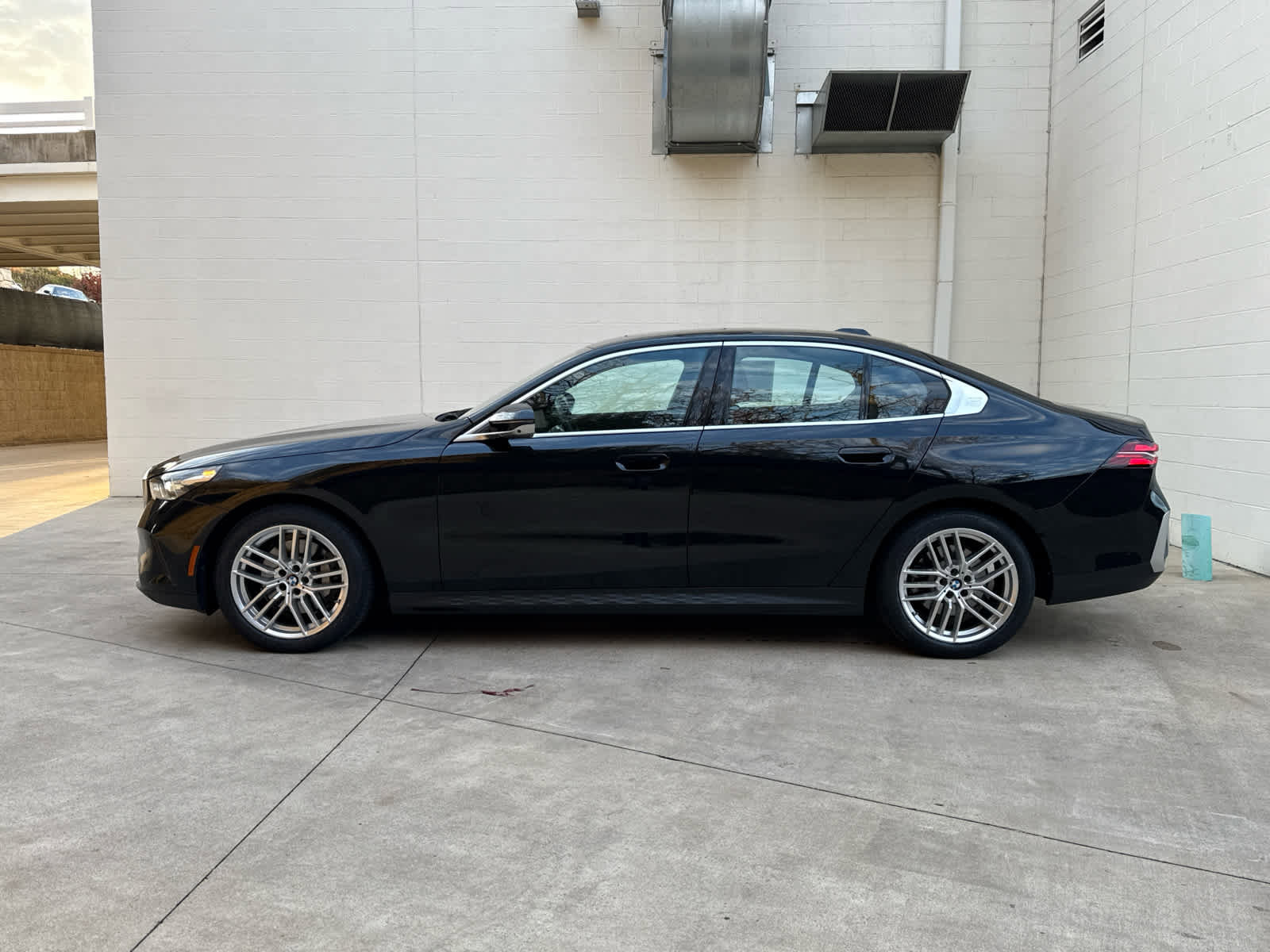 Certified 2024 BMW 530i xDrive w/ Premium Package image 5