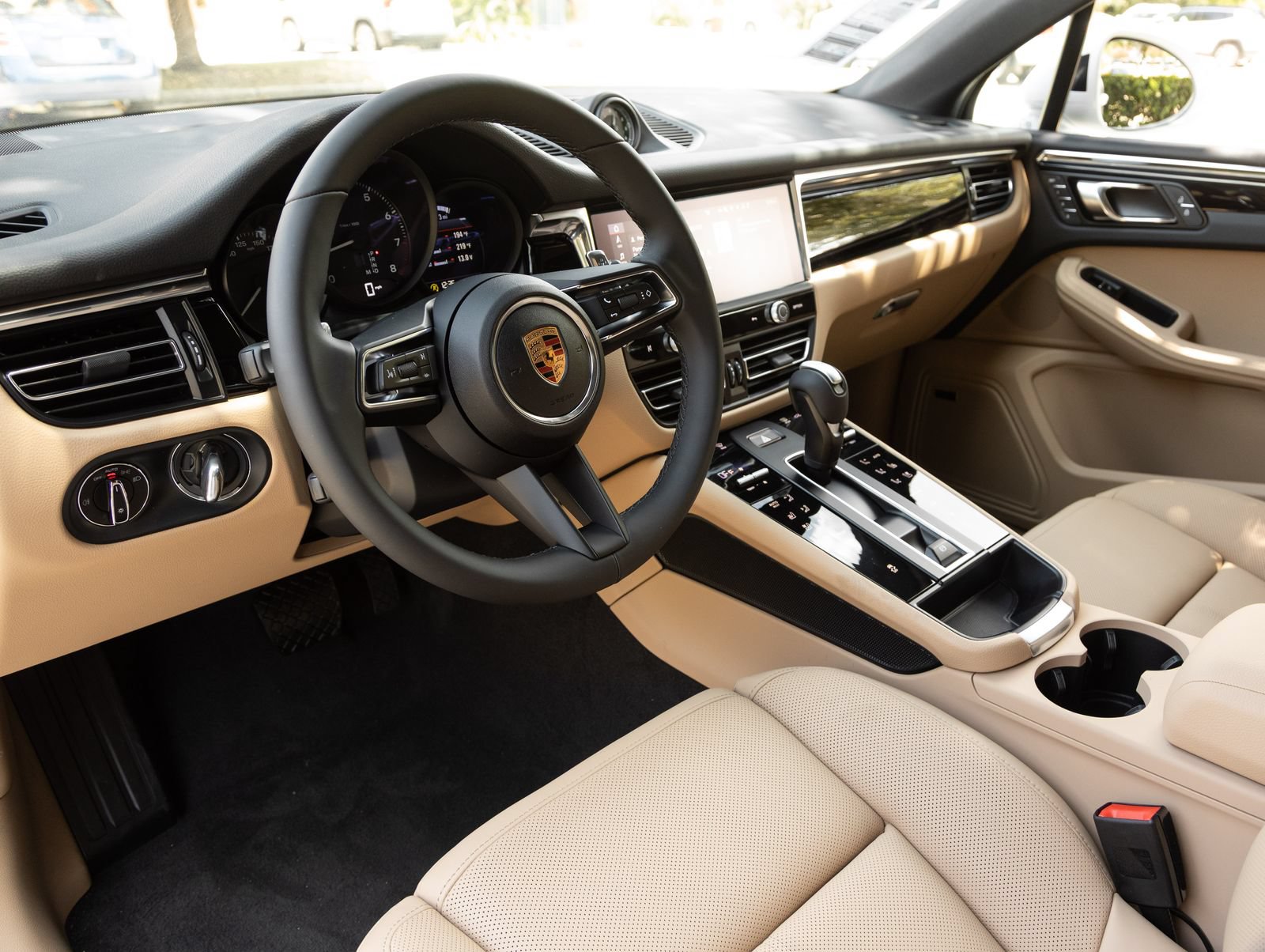 New 2026 Porsche Macan AWD/4WD image 4