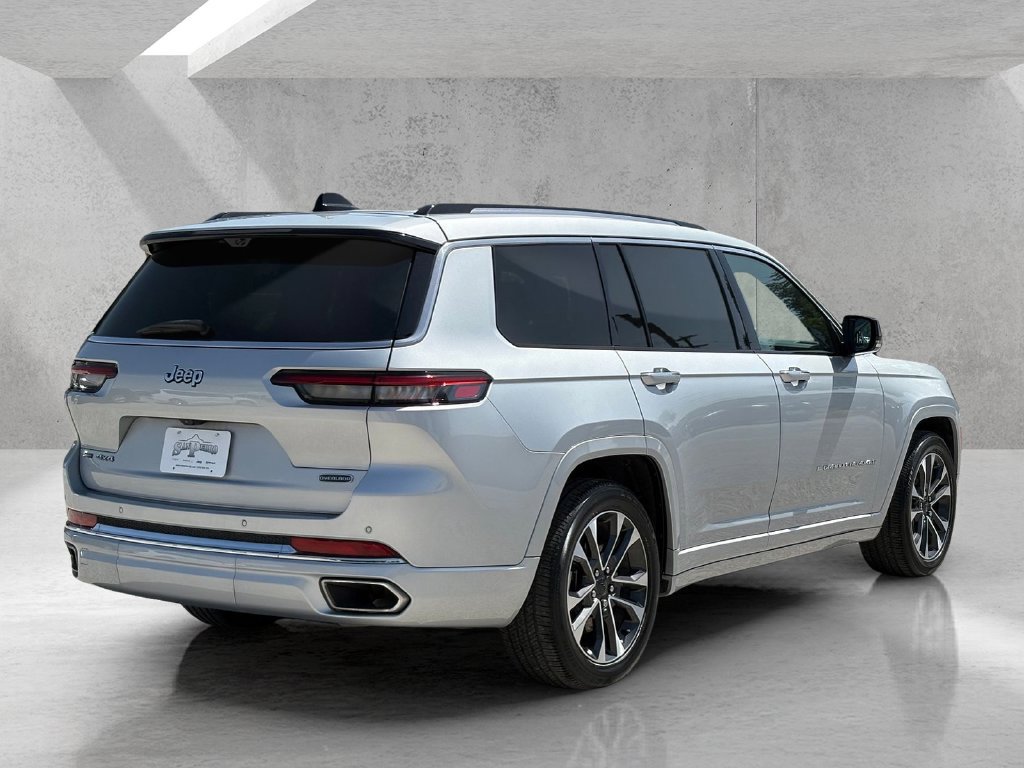 Used 2023 Jeep Grand Cherokee L Overland w/ Luxury Tech Group IV AWD/4WD image 5