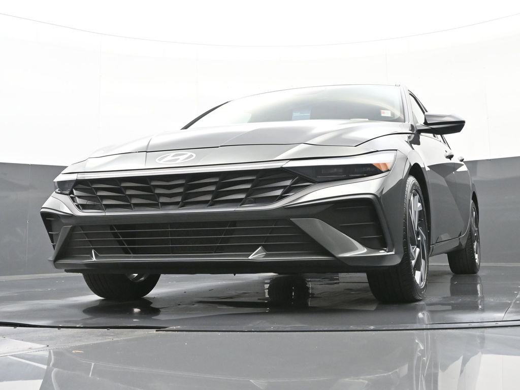 Certified 2025 Hyundai Elantra Sport image 42