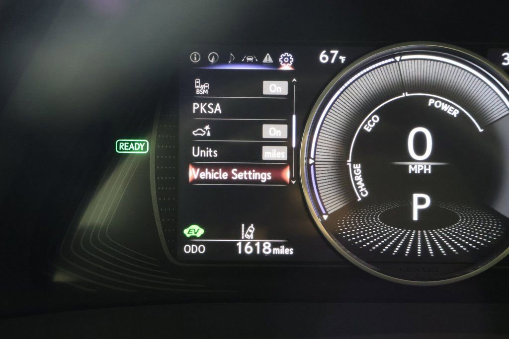 Used 2025 Lexus ES 300h w/ Premium Package image 17