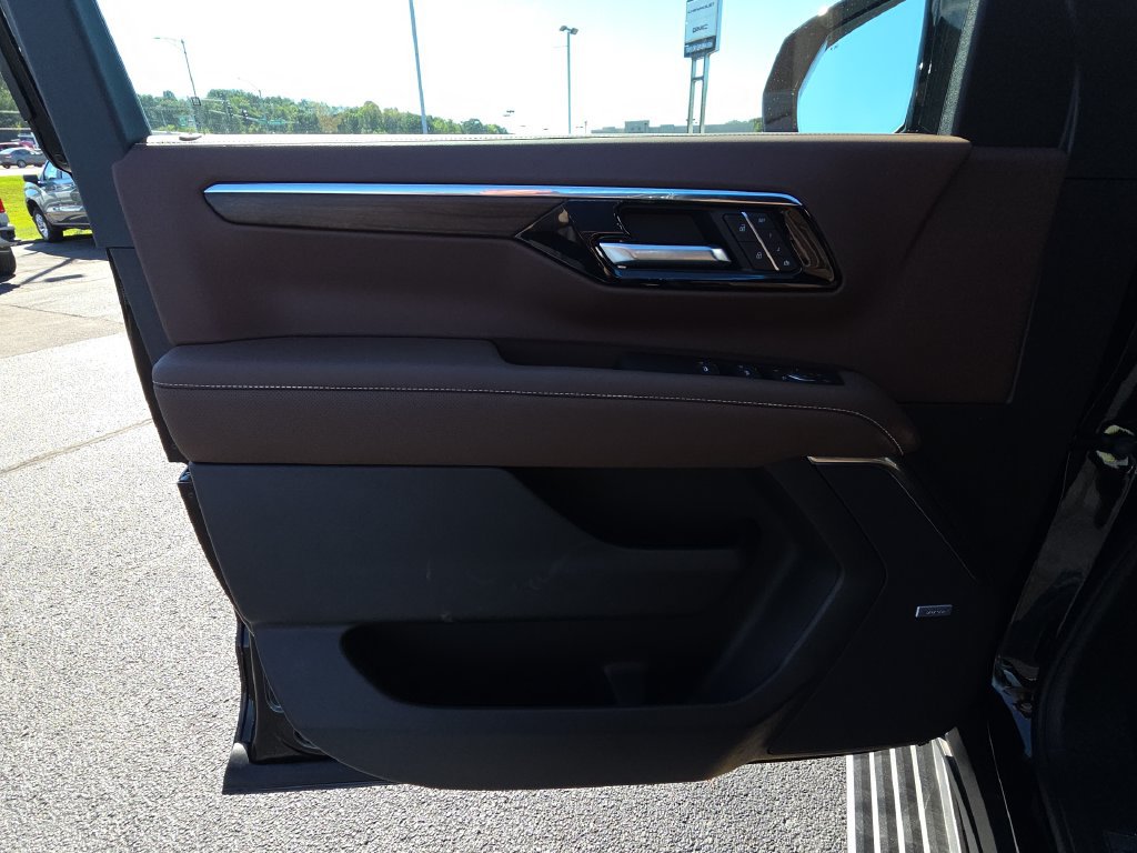 New 2026 Chevrolet Tahoe High Country AWD/4WD image 12