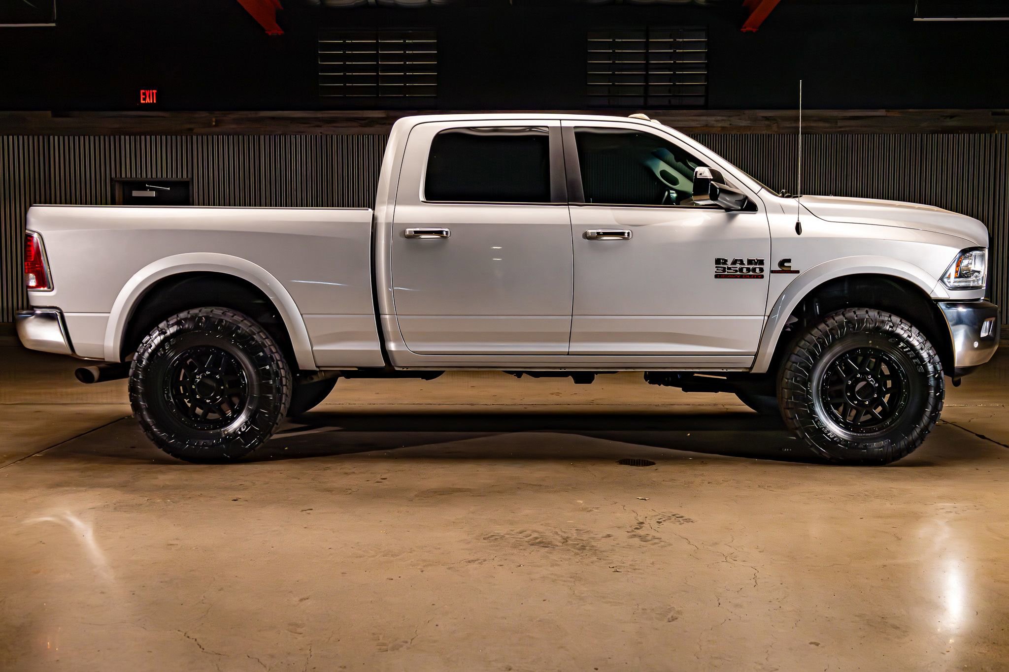 Used 2017 RAM 3500 Laramie w/ Cold Weather Group AWD/4WD image 10
