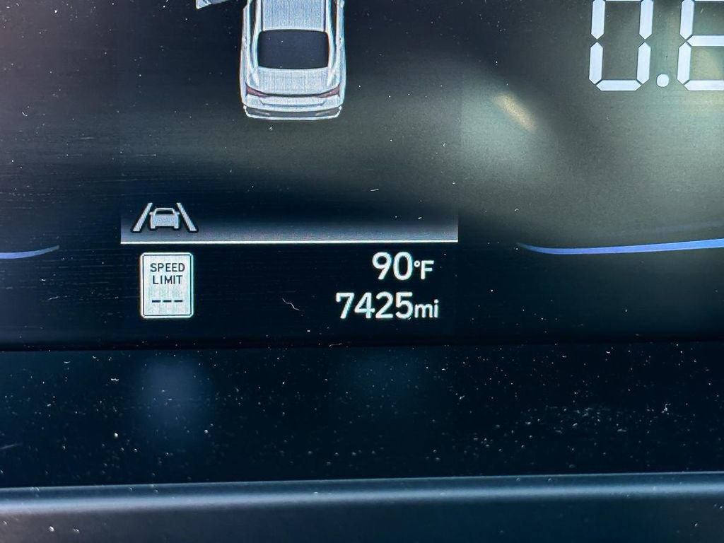 Used 2025 Hyundai Elantra Sport image 21