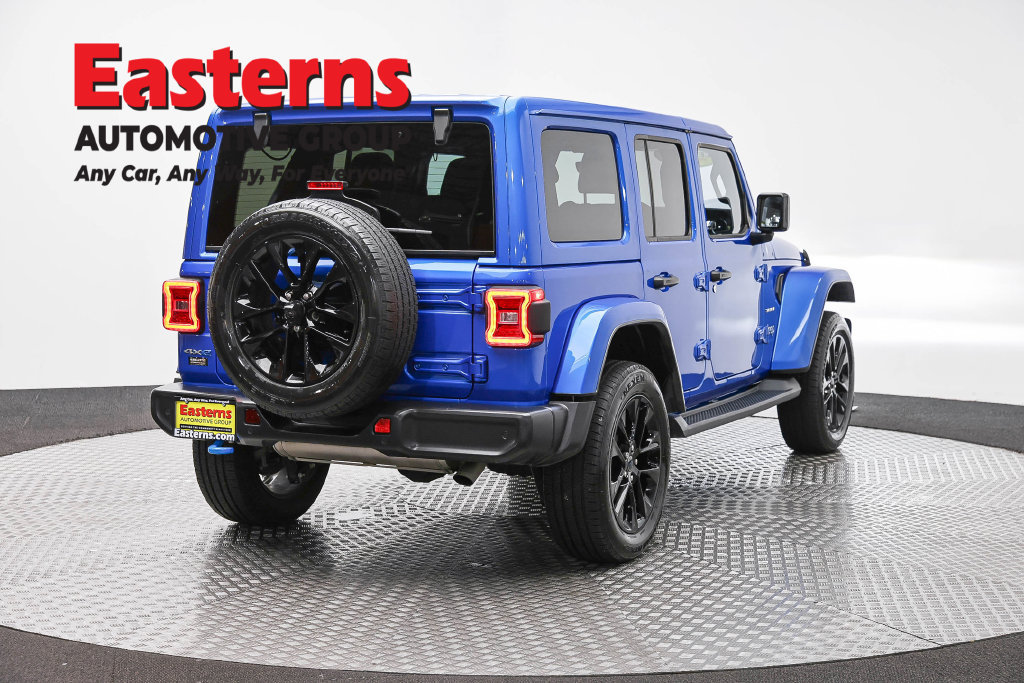 Used 2024 Jeep Wrangler Unlimited Sahara w/ Technology Group AWD/4WD image 5