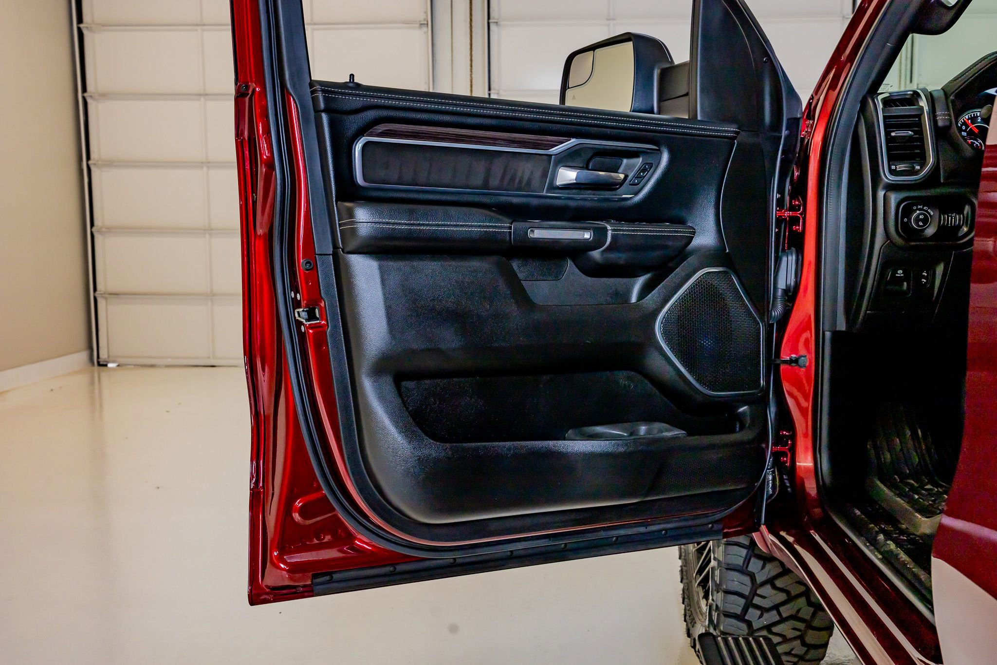 Used 2025 RAM 1500 Laramie w/ Laramie Southwest Edition AWD/4WD image 36