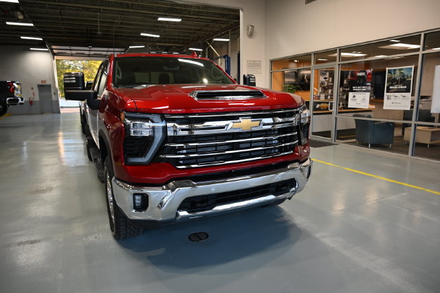 New 2026 Chevrolet Silverado 2500 LTZ w/ LTZ Premium Package AWD/4WD image 3