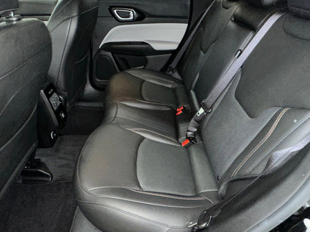Used 2022 Jeep Compass Limited image 17