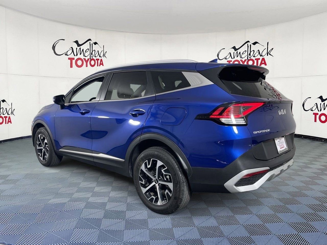 Used 2025 Kia Sportage EX image 5