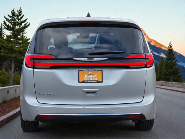 Used 2024 Chrysler Pacifica Touring-L image 6