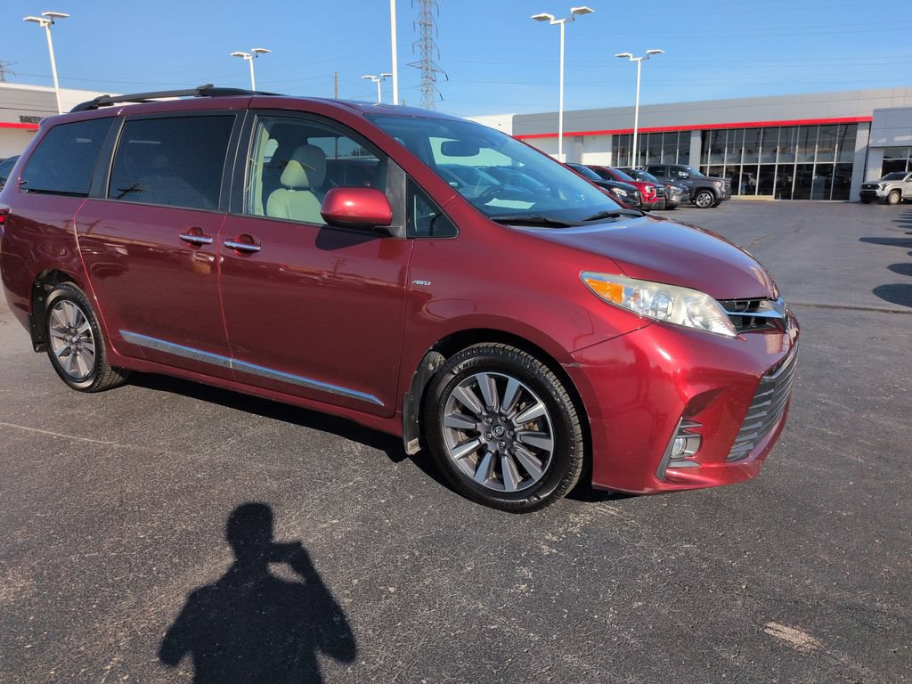 Used 2018 Toyota Sienna XLE w/ XLE Navigation Package AWD/4WD image 7
